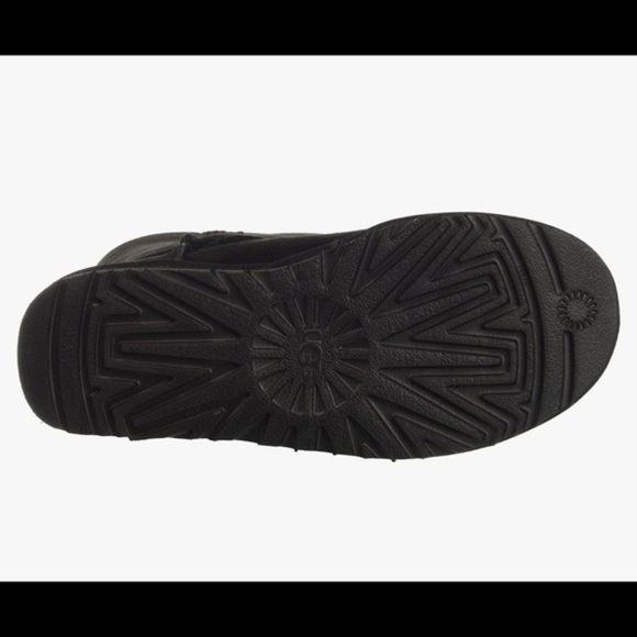 UGG Bailey Button Triplet Ii Winter Boot - Picture 3 of 16